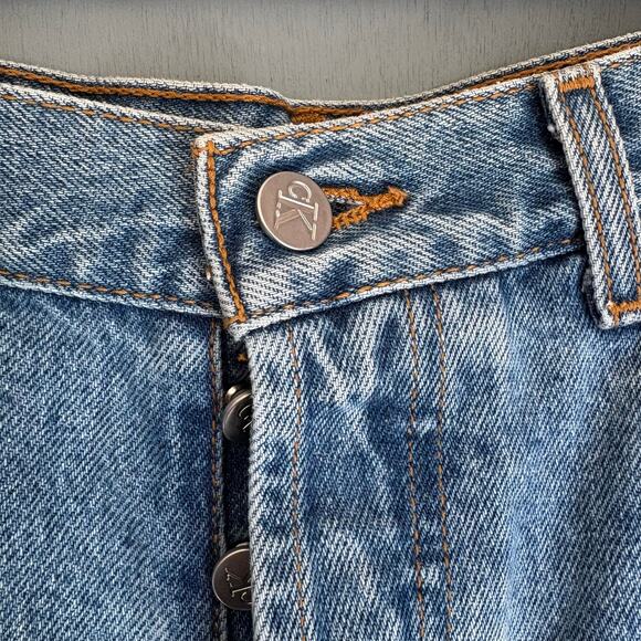 CK CALVIN KLEIN JEANS Women's 9 Button Fly Easy Fit Light Wash Denim Shorts - Picture 8 of 11